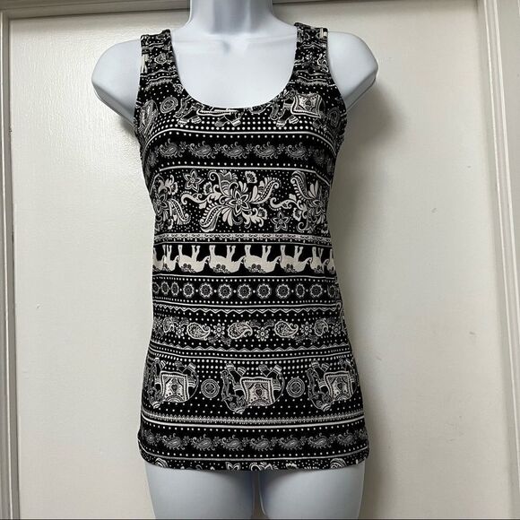 Tops - TANK TOP! Rue 21 Elephant Tank Top Size M Never Worn